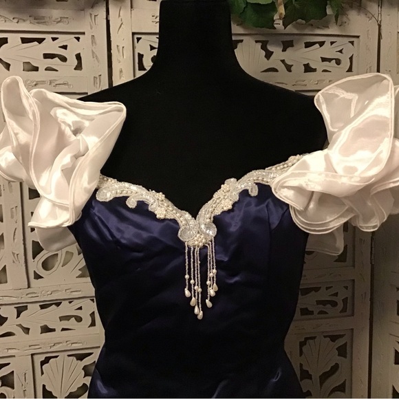 VINTAGE VERY PRETTY MIDNIGHT BLUE WITH WHITE POOFY SHOULDERS PROM DRESS GOWN - Picture 3 of 7